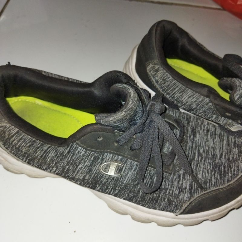 Sepatu champion original anak ukuran size US 5 /36 good condition