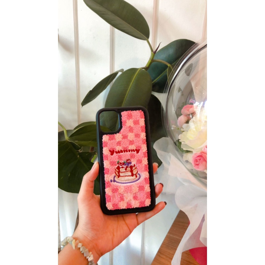 YUMMY CAKE PUZZLE WOOL KNIT CASE BACK SOFT BLUDRU CASE IPHONE 14PROMAX 14PRO 14 13 PROMAX 13 PRO 13 12 PROMAX 12 PRO 12 11 PROMAX 11 XSMAX XR X XS