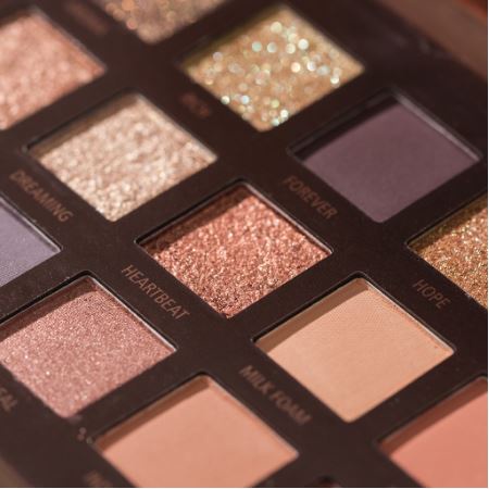 Beauty Glazed GROUND BREAKING 18 Colors Eyeshadow Beauty Glazed Eyeshadow Palette Beauty Glazed Eyeshadow Pallete Beauty Glazed Eyeshadow Palet Beauty Glazed