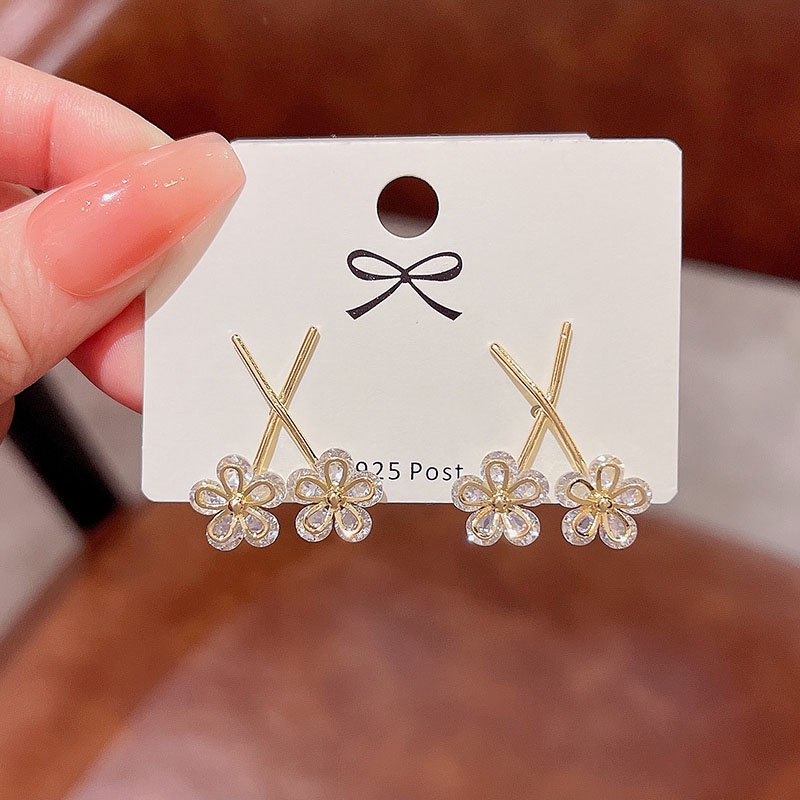 Gaya Baru925 Perak Jarum Indah Zirkon Salib Bunga Anting Wanita Stud Earrings