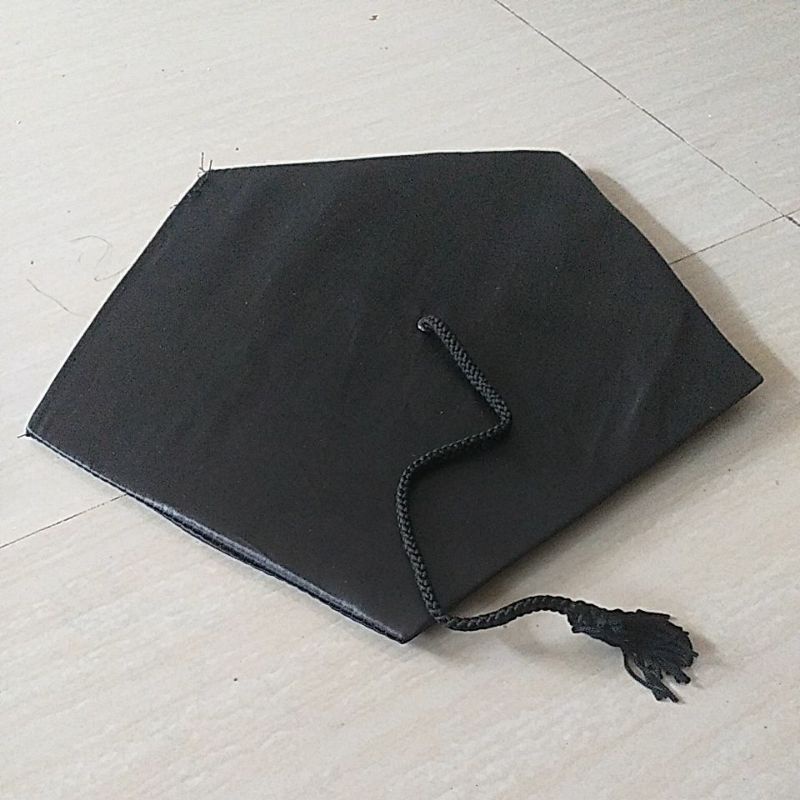 Topi toga wisuda anak tali hitam
