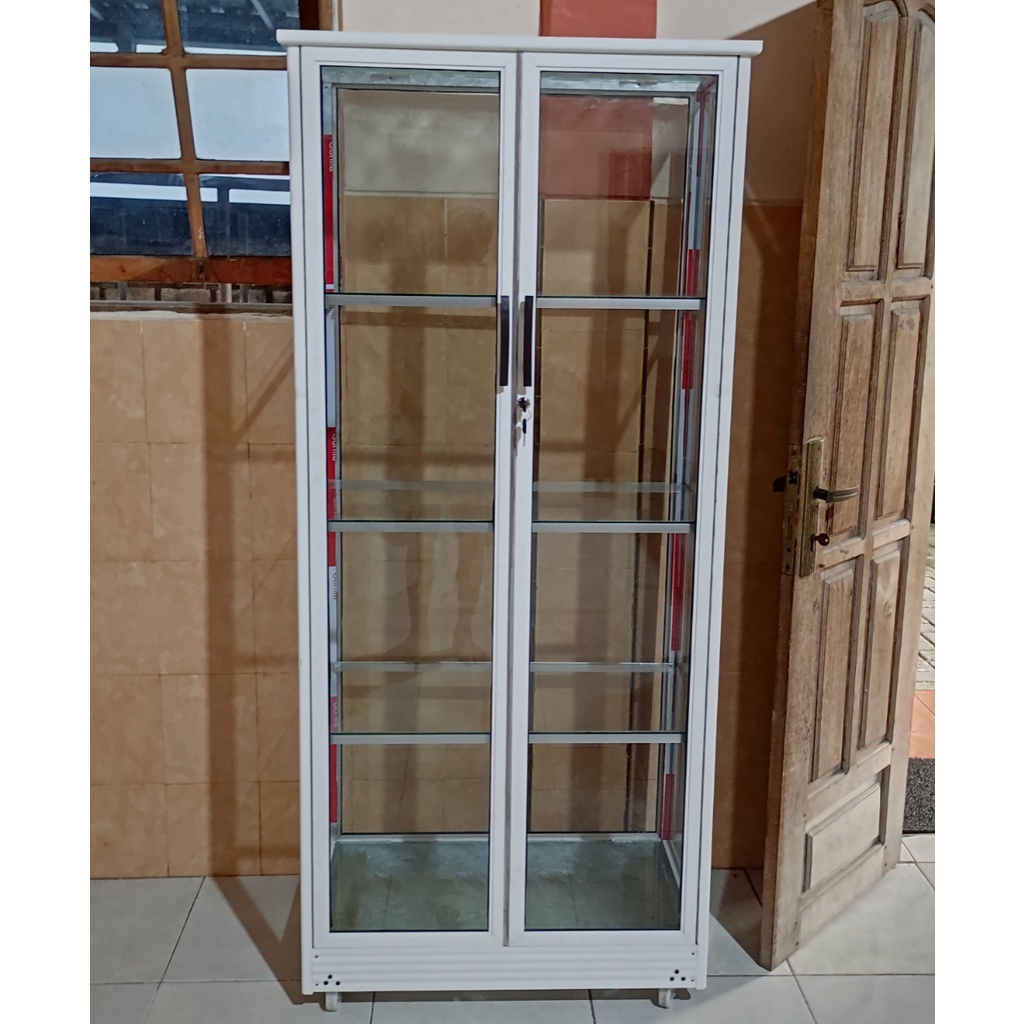 Rak Boneka 2 Pintu // Rak Piala