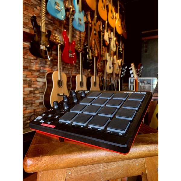Akai Pro MPD218 - MIDI Pad Controller (bekas)