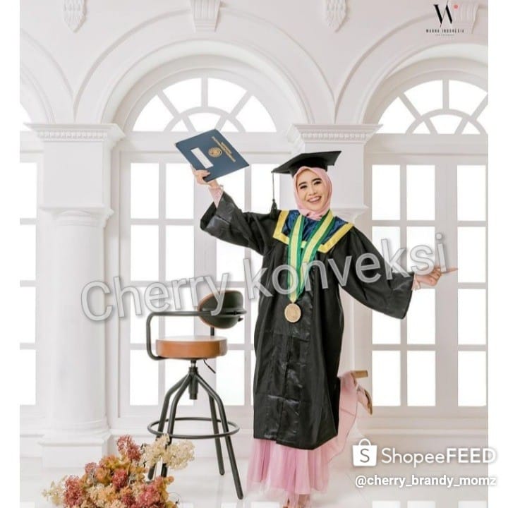 Toga Wisuda Dewasa