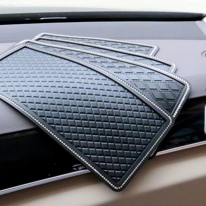 Alas / Tatakan Anti Selip slip Mat Dashboard Mobil Bingkai Bling Bling