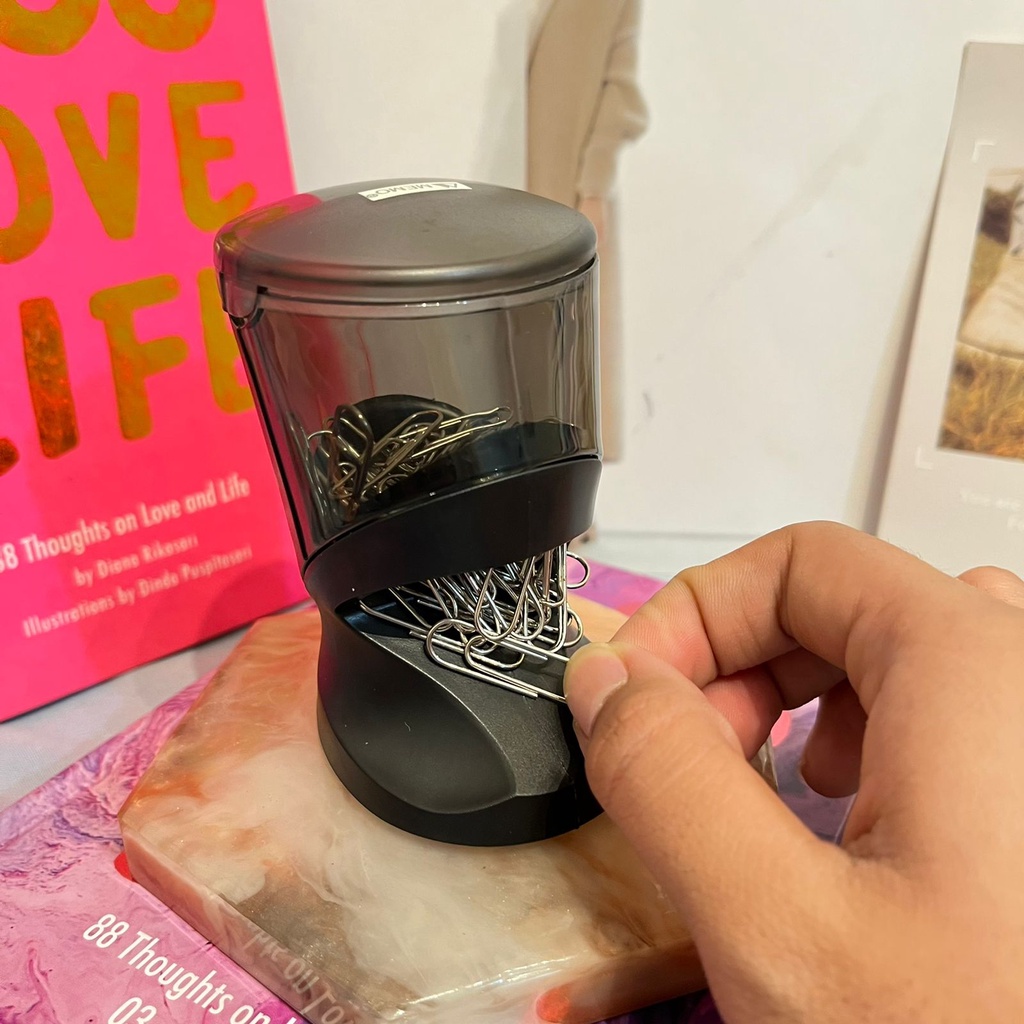 

Set dispenser paperclip merk memo perlengkapan kantor dan sekolah