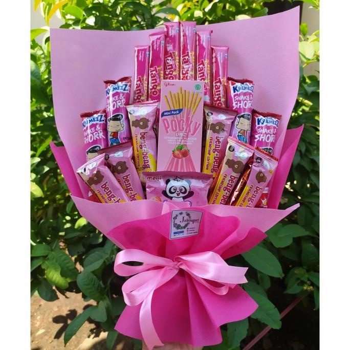 Buket PREMIUM PINK CEWE/paket/bingkisan Snack Ulang Tahun/Ultah/Wisuda