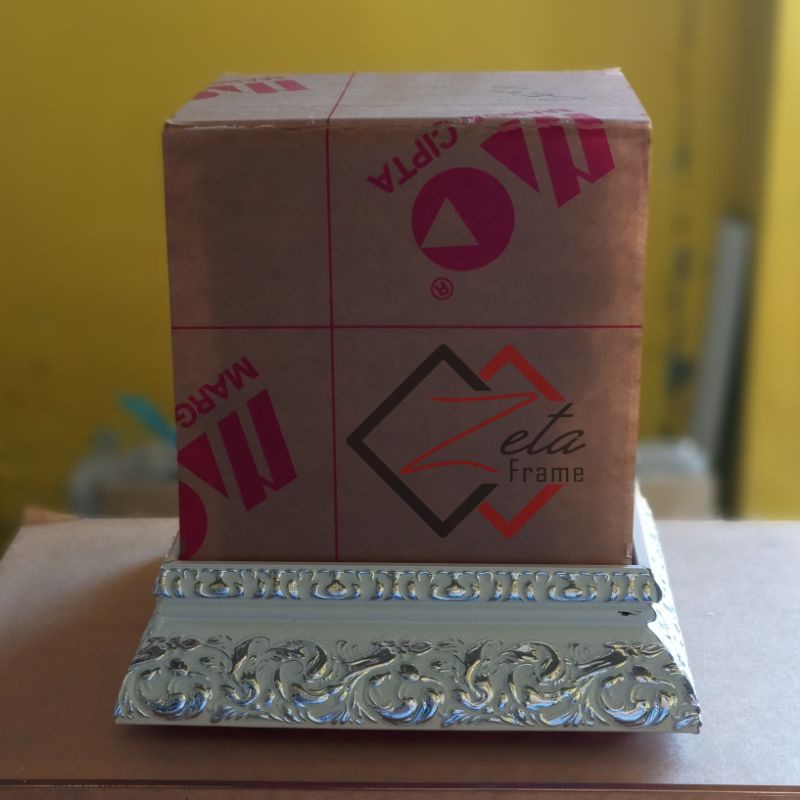 Kotak hantaran ukir tipe 518 putih silver  uk. 15x15 dengan Tutup akrilik - Box seserahan tempat per