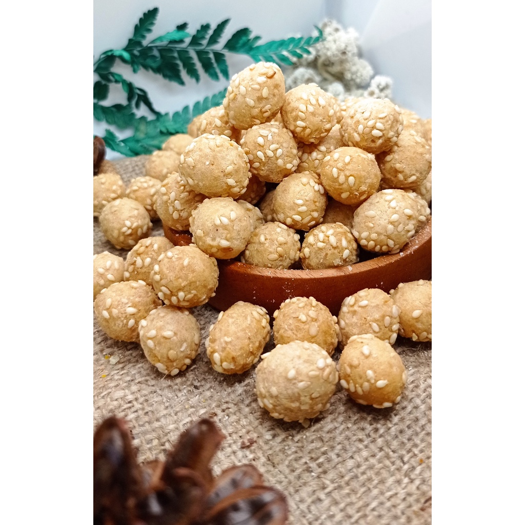 

CIPUT KETAN WIJEN MANIS / KUE BOLA MANIS WIJEN