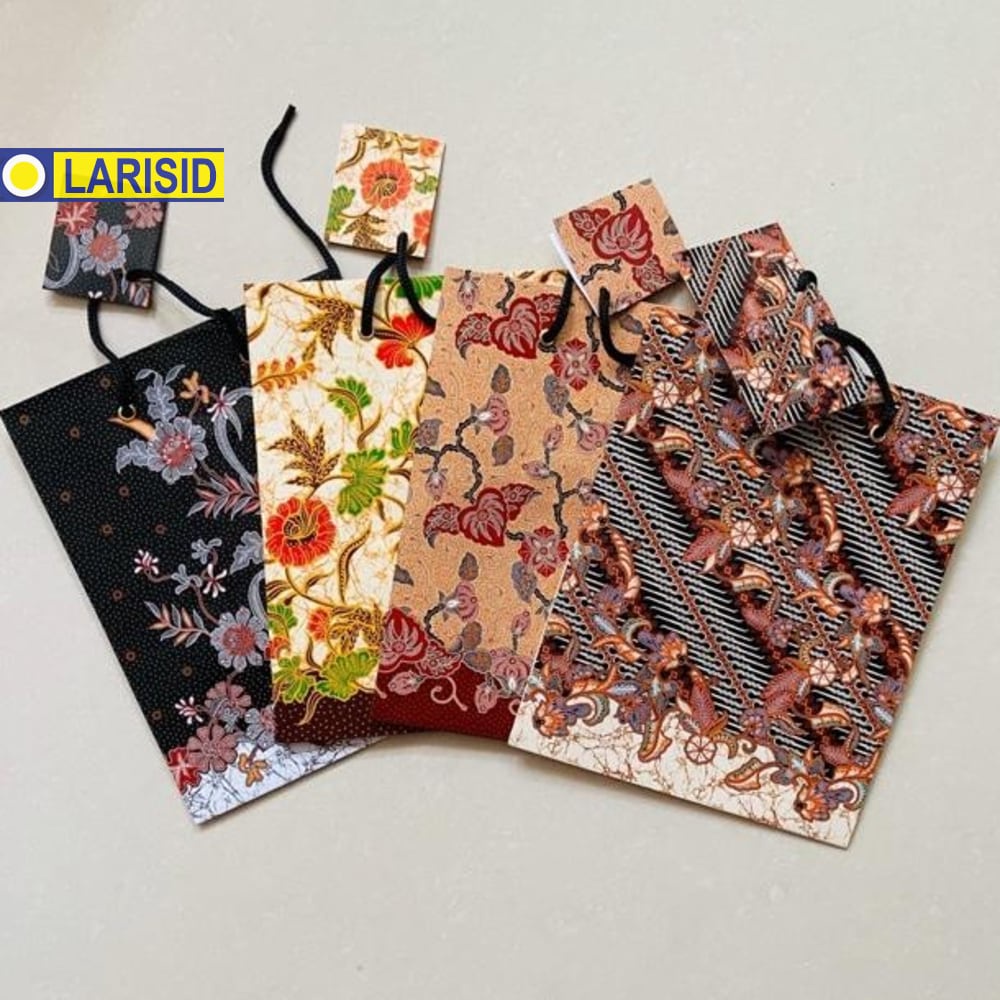 

Paper Bag Batik Glossy A Kiky Batik 220X150X60Mm 5Pcs