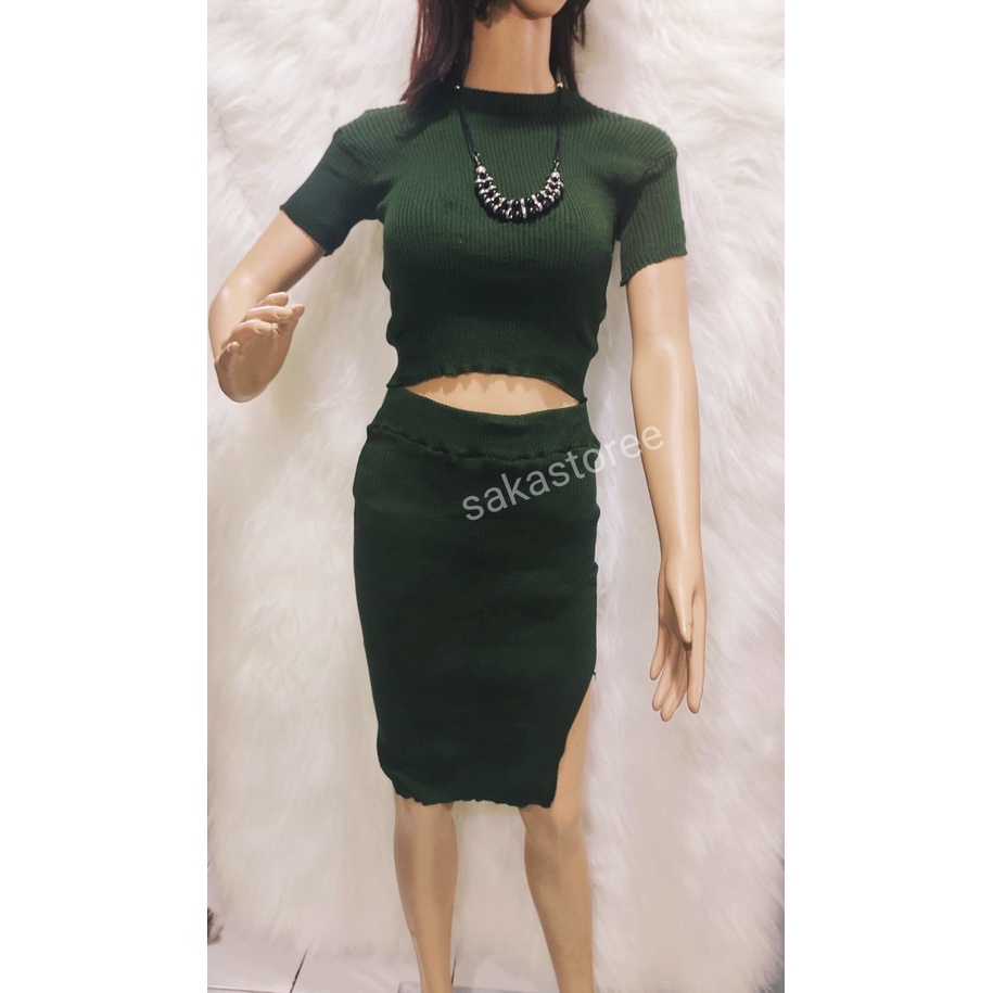 SAKA STOREE_Caroline Stelan Rok belah Atasan Crop Wanita Rajut