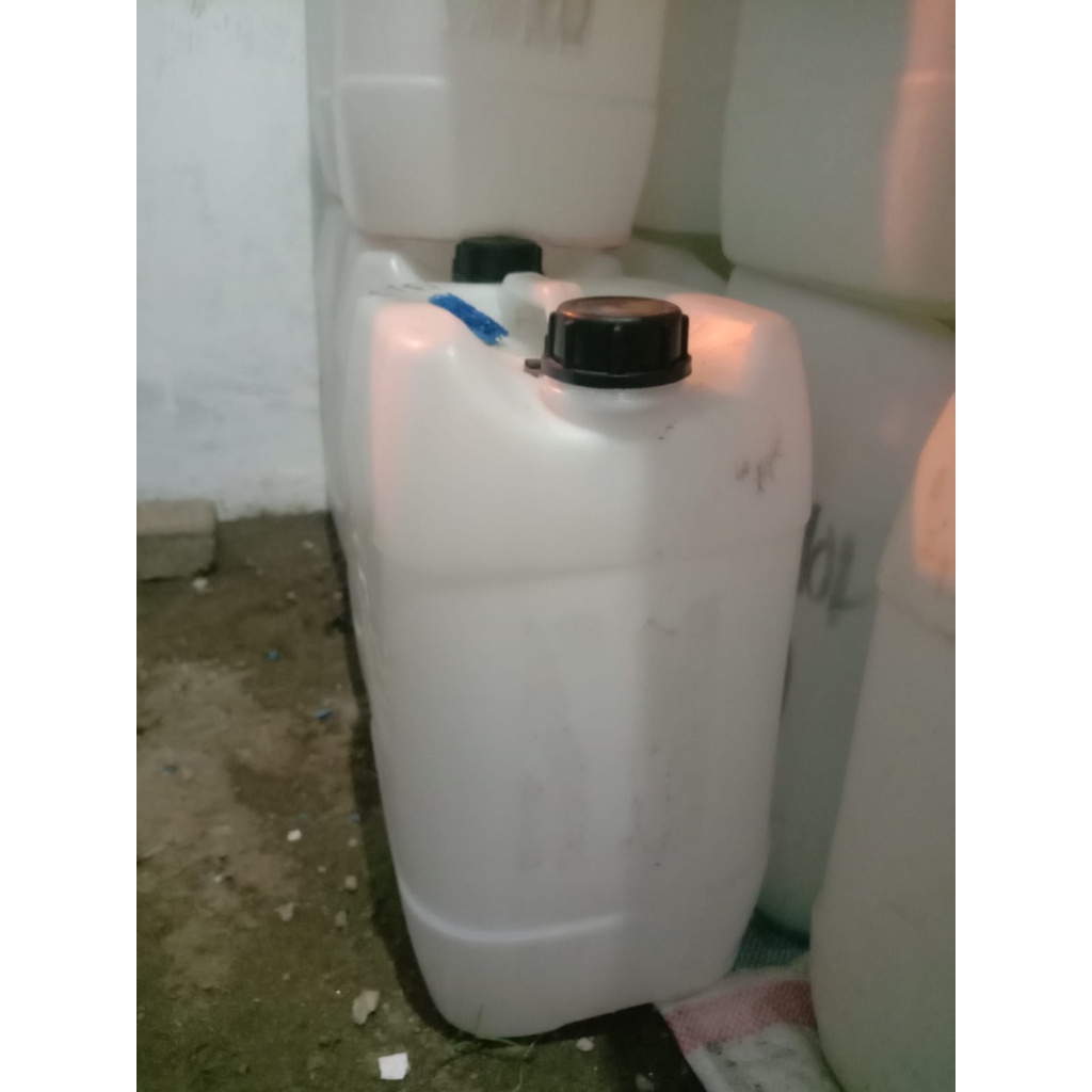 Jerigen 20 Liter Bekas ( ex sabun ) kondisi 95% lengkap tutup segel dalam