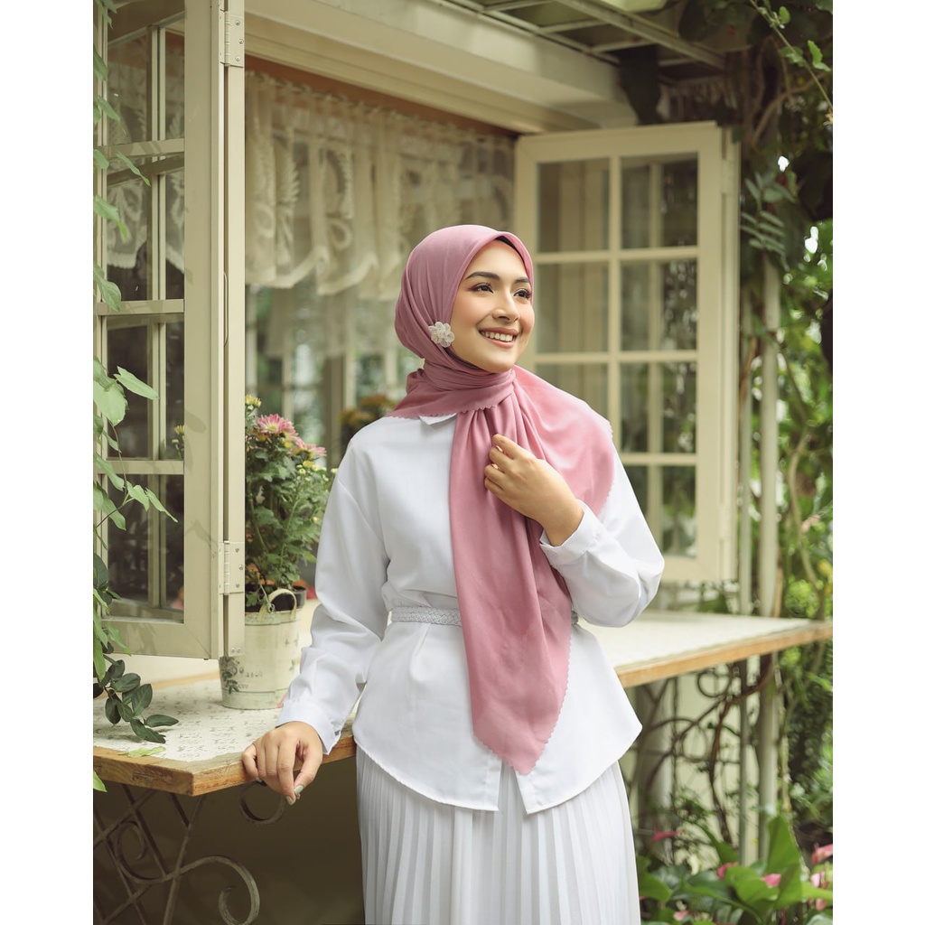 Hijab Segi Empat Lasercut Tryspan Plain Scarf By ZR Fashion