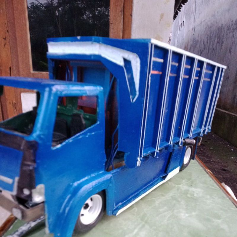 Miniatur truk plastik modif