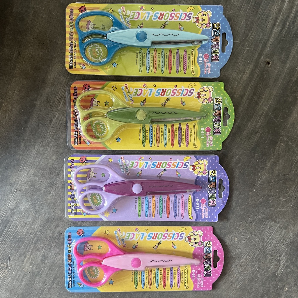 Gunting Pola Bentuk Gerigi Premium Serbaguna Pemotong Scissors Tajam Gelombang Kertas DIY Alat Bahan Stainless Steel Berkualitas Alat Peralatan Perlengkapan Anak Sekolah Craft Art Seni Potong Cut Karton Bufalo Paper Plastik Plastic Grosir Prakarya Malang