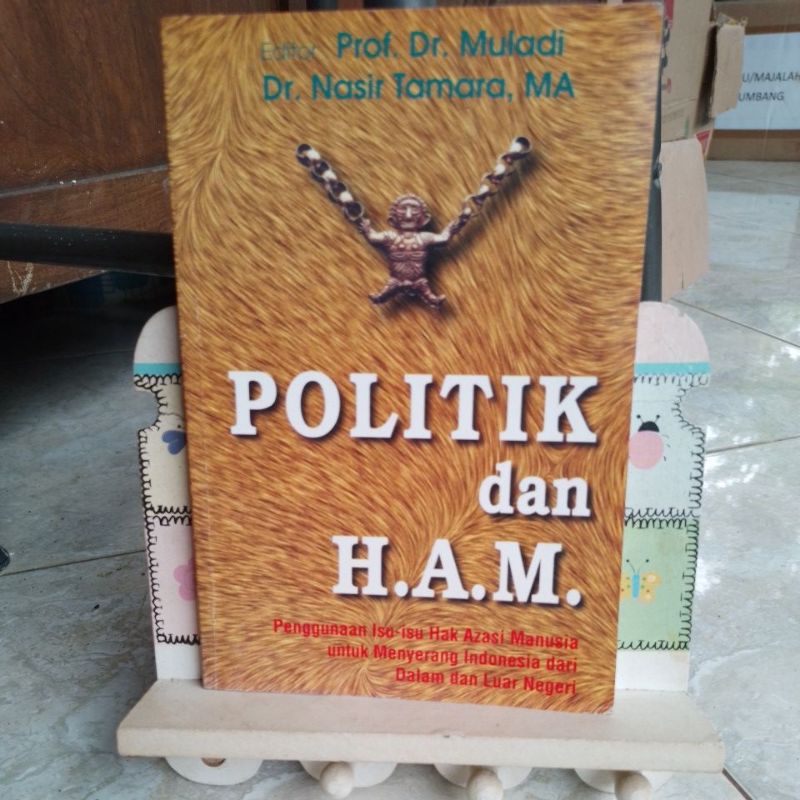 Politik dan H.A.M. Prof Dr. Muladi & Dr. Nasir Tamara, MA.