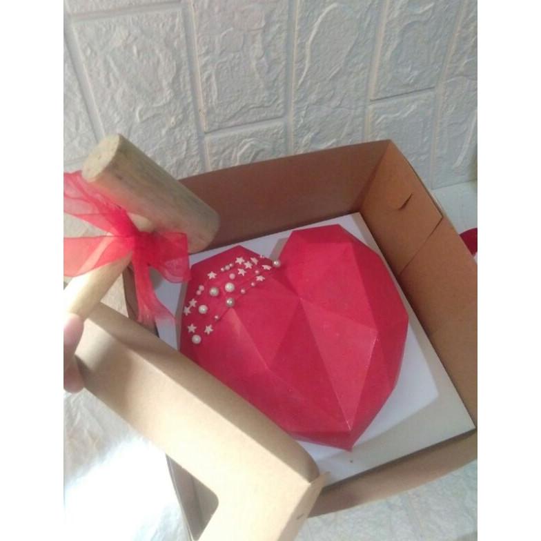 

Hampers Valentine / Coklat Valentine / Pinata Cake Yesicamart