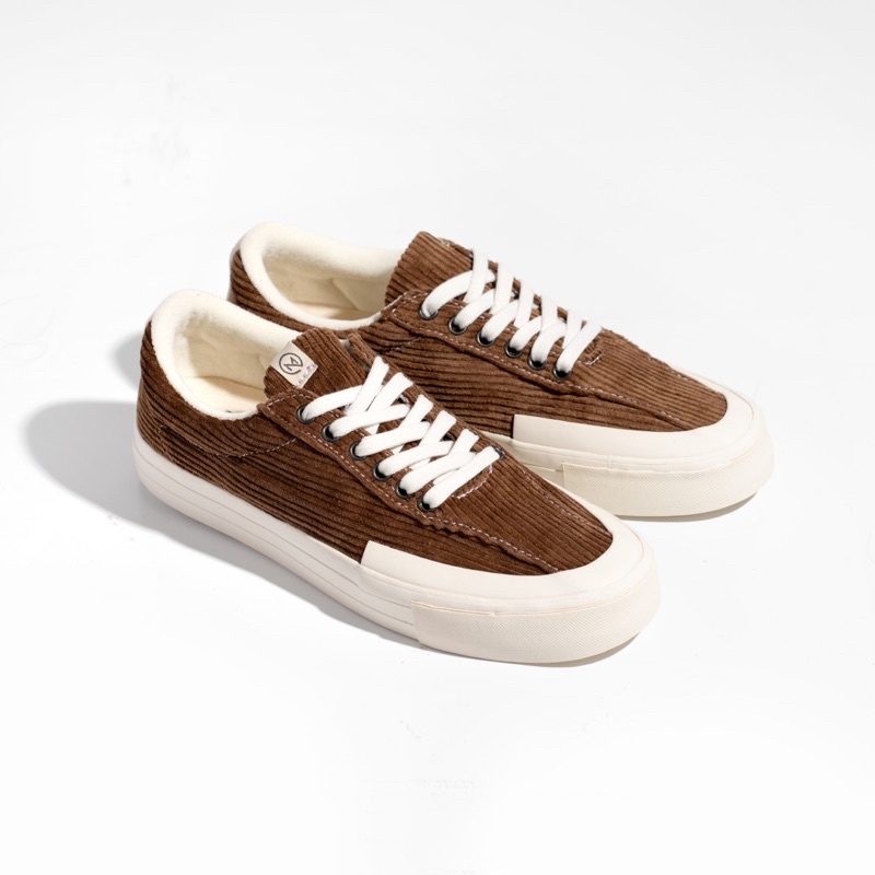 MARQUE.CO ‘Tova’ MOCCA Corduroy vol 3.0 - Sepatu Pria &amp; Wanita dengan Konsep Jadul Nostalgia 1990an! Bonus Mainan Jadul, dan Insole Super Empuk! Packaging Sneakers Paling Unik!