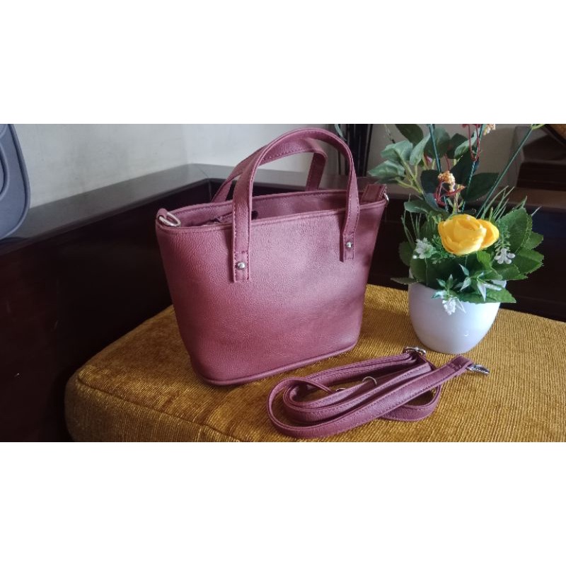tas slempang wanita simple elegan