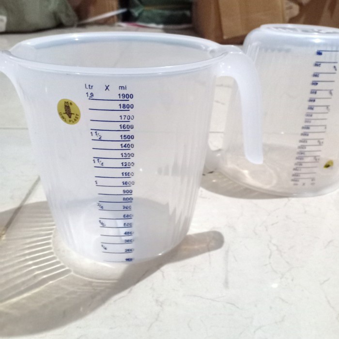 gelas ukur 2 liter transparan/ gelas takar plastik / takaran air