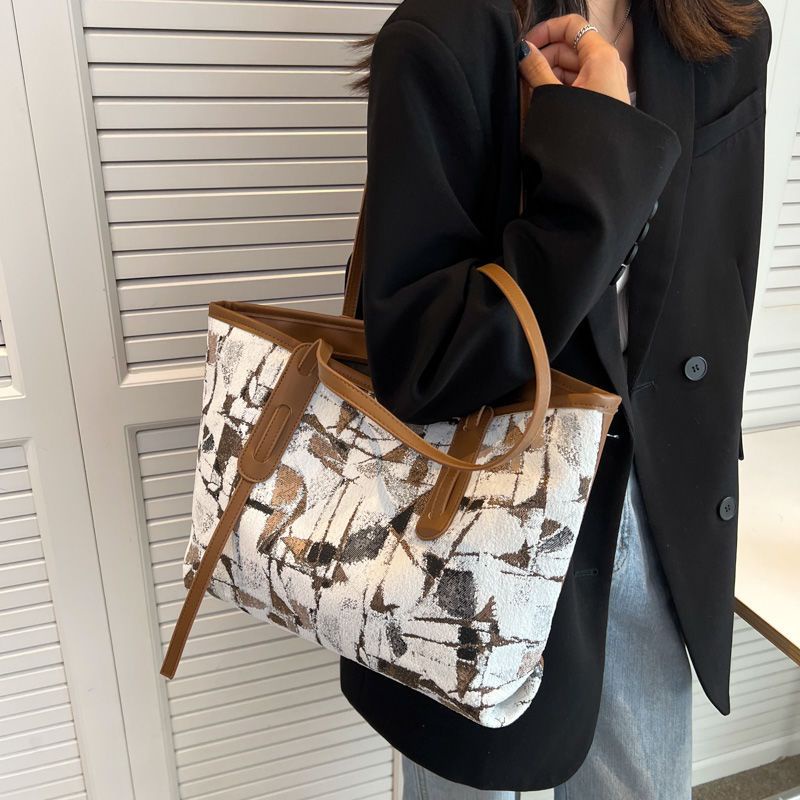 Sera Net Merah Tas Besar Wanita 2023 Baru Fashion Niche Komuter Tas Bahu Kapasitas Besar High-End Rasa All-Match tote Bag