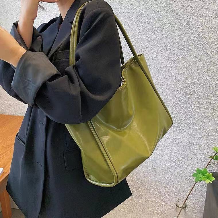 Sera musim gugur dan musim dingin tas Korea wanita baru genggam tas besar desain ceruk all-match tas ketiak kasual satu bahu