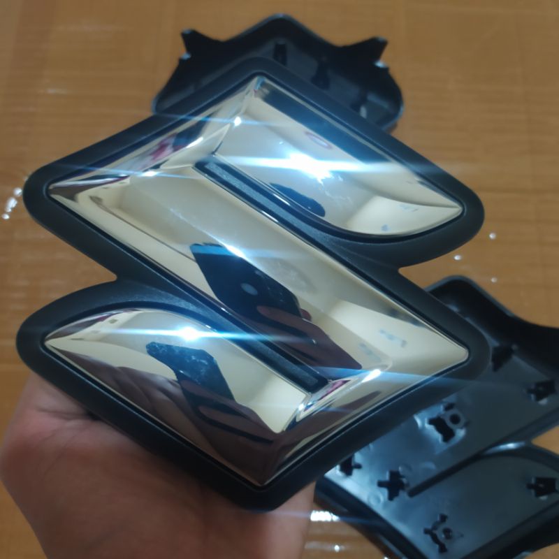 logo gril depan Suzuki APV arena original