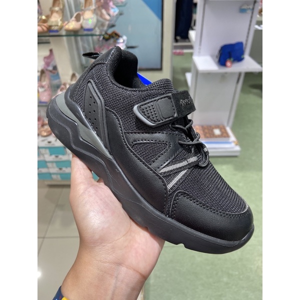 sepatu hitam anak crocodile