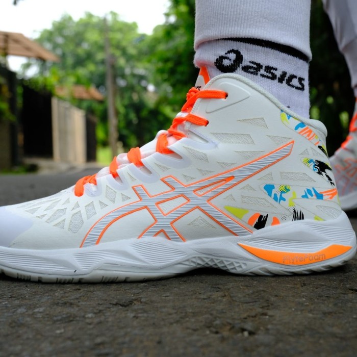 Sepatu volly outlet asics