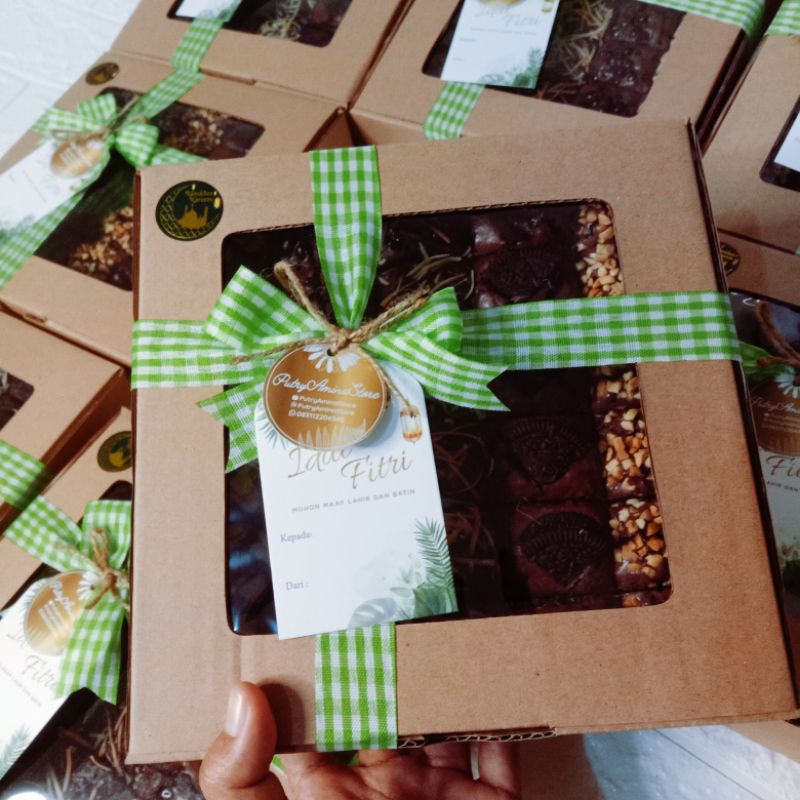 

HAMPERS LEBARAN, FUDGY BROWNIS SEKAT ISI 15-30 POTONG