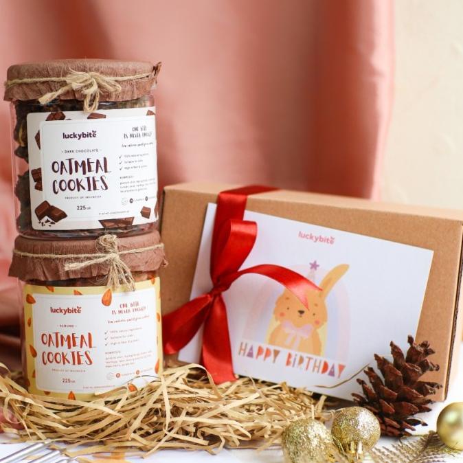 

Birthday Hampers / Hampers Ulang Tahun - Cookies 2 Jar + Greeting Card