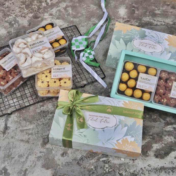 

READY SET HAMPERS PARCEL LEBARAN KUE KERING WIJSMAN PREMIUM