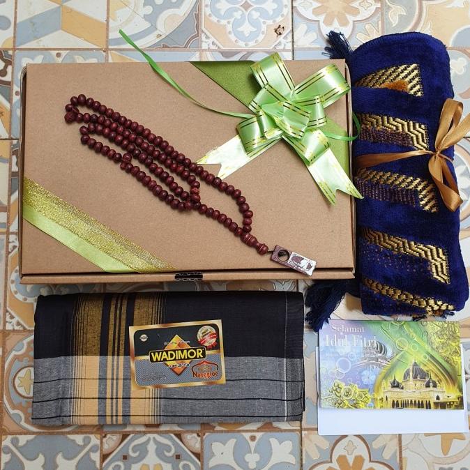 

Promo 4in1 HAMPERS PARCEL LEBARAN PRIA IDUL FITRI SARUNG SAJADAH ULANG TAHUN