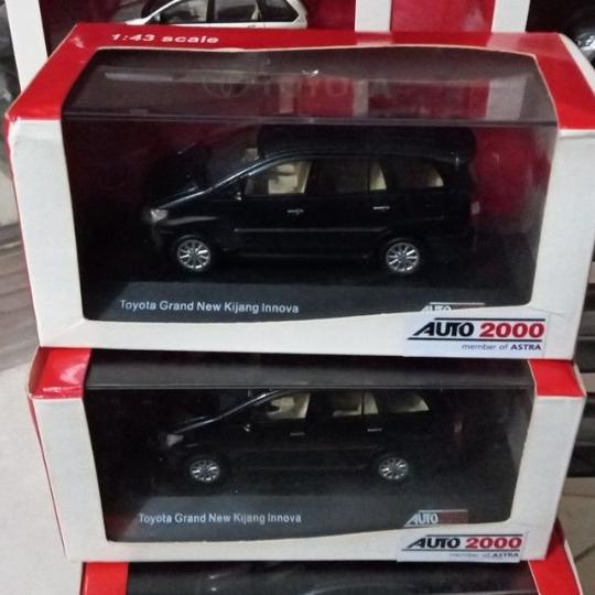 Auto2000 Diecast Innova Miniatur Mobil Toyota Mainan Anak Mobilan