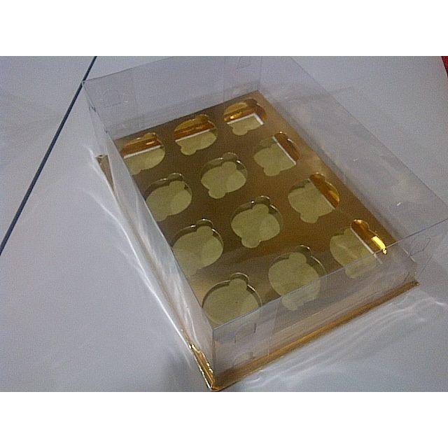 

Box Mika Cupcake Gold Isi 12 018