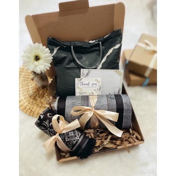 Hampers Alat Shalat Couple Mukena dan Sarung Wadimor Wedding Tahlilan