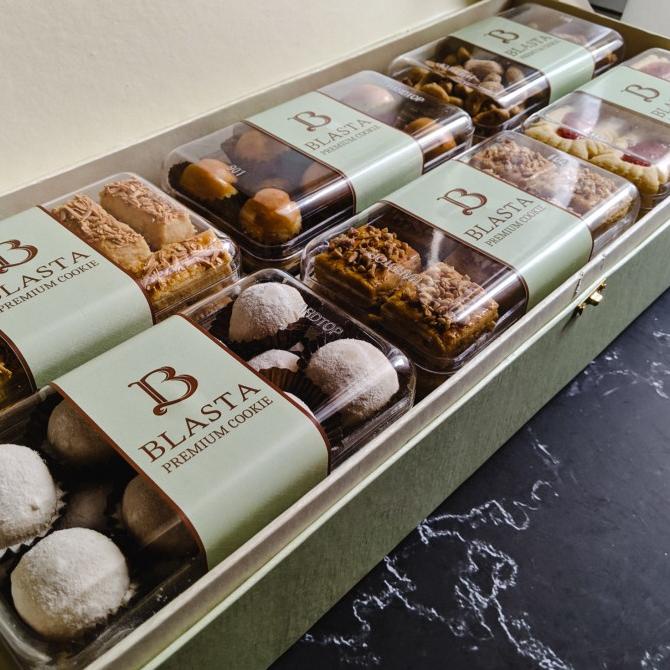

Promo BLASTA Hampers Kue Kering Premium (Parsel Gift Lebaran)