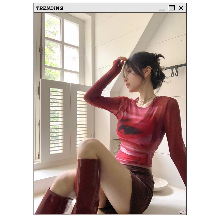 Red Merah Retro Lengan Panjang T-shirt Wanita Musim Semi Baru Gadis Panas Tembus Pinggang Ketat Slim Desain ceruk Atasan