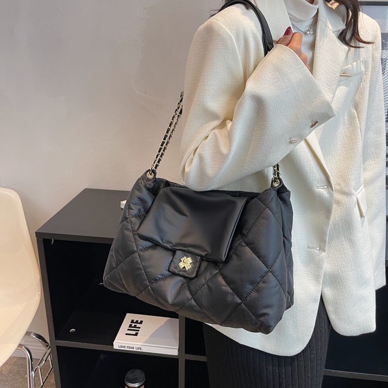 ✹♕Sera  2022 High-End Tote Bag Niche Messenger Tas Kelas Atas Amerika Kapasitas Besar Musim Gugur dan Musim Dingin Tas Bahu