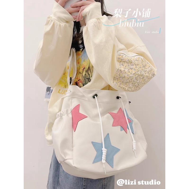 ✳☋Sera  Toko Gaya Korea Spice Girl Messenger Tas Wanita Kapasitas Besar Pentagram Tas Kanvas Kasual Serbaguna Siswa Kelas Tas Bahu