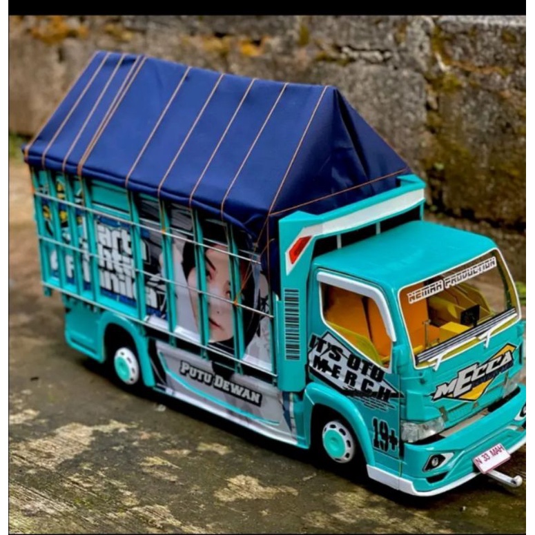Miniatur truk oleng new Wahyu abadi biru full fariasi lampu leed dan terpal