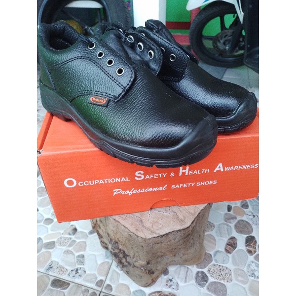 Sepatu Safety Merk Dr. Osha