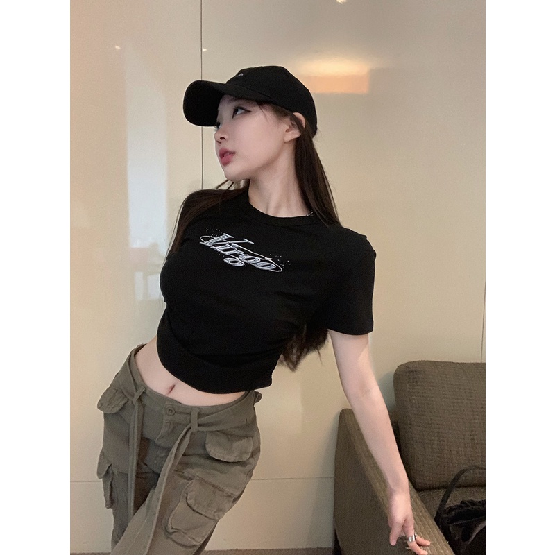 ✧۩❣#COD Suhao hitam lengan pendek slim-fit bahu depan T-shirt perempuan musim panas Amerika hot gadis tinggi pinggang huruf desain rasa ceruk top pendek