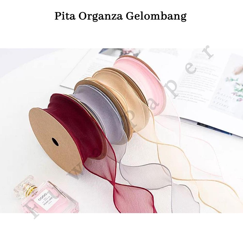 

[TERMURAH !!] Pita Organza Gelombang - Korean ribbon fishtail / Korean florist supply / Aksesoris bunga / Pita Bunga / Pita Kado / Pita korea [KODE 097]