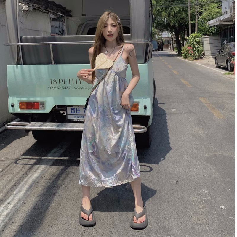 Red Seksi longgar high-end small French tie-dye long suspender dress female design sense niche slim skirt