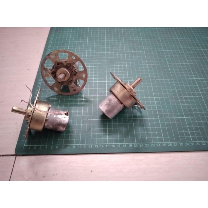 Termantab] Dinamo DC Gear Motor type 38ZY13 12V 6-9 Rpm high Torque