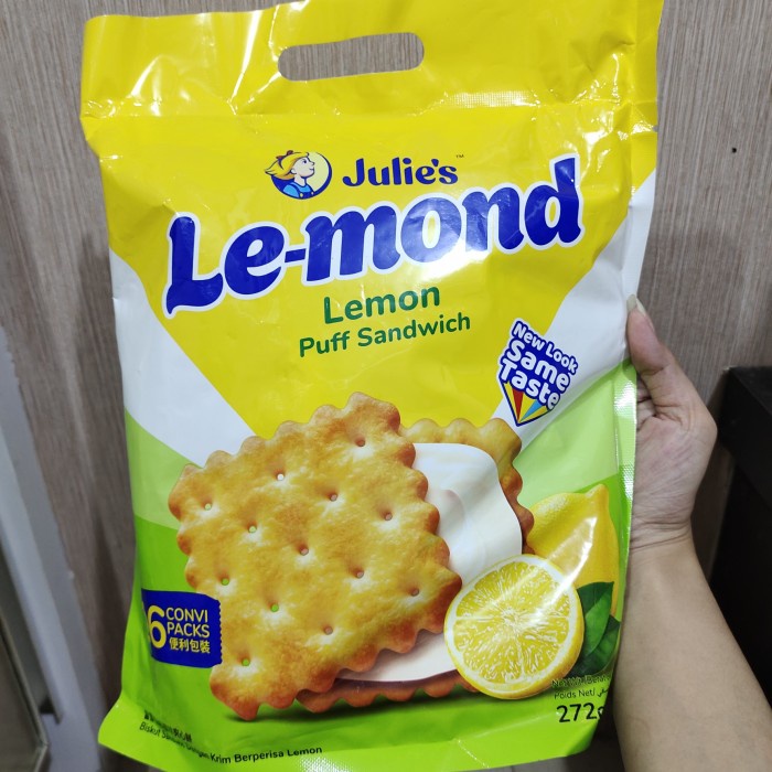 

Julies Lemond puff sandwich biscuit 272gram isi 16bungkus Malaysia
