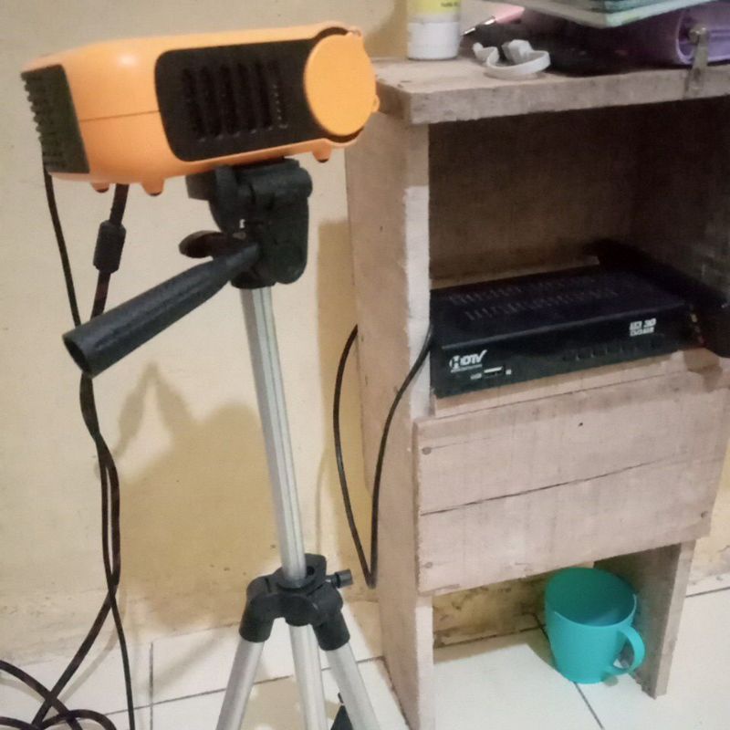 proyektor mini a2000 satu set dengan stb