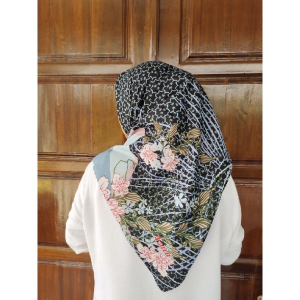 Jilbab segi empat AZARA