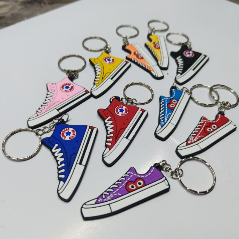 Gantungan kunci sepatu Converse 2D
